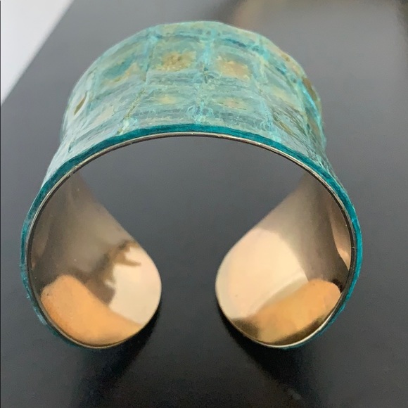 Green leather cuff by UNEARTHED - Picture 3 of 5